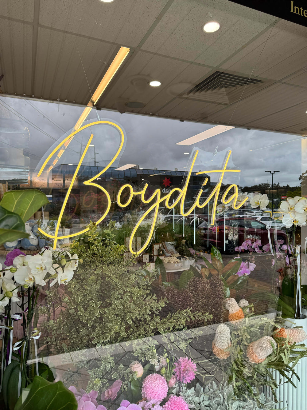 boydita-flowers-delivered-creative_execution_image-1